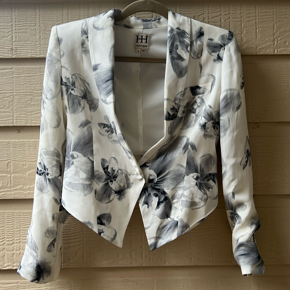 Haute Hippie Cropped Silk Floral Print Blazer. Size 2. Only worn once!